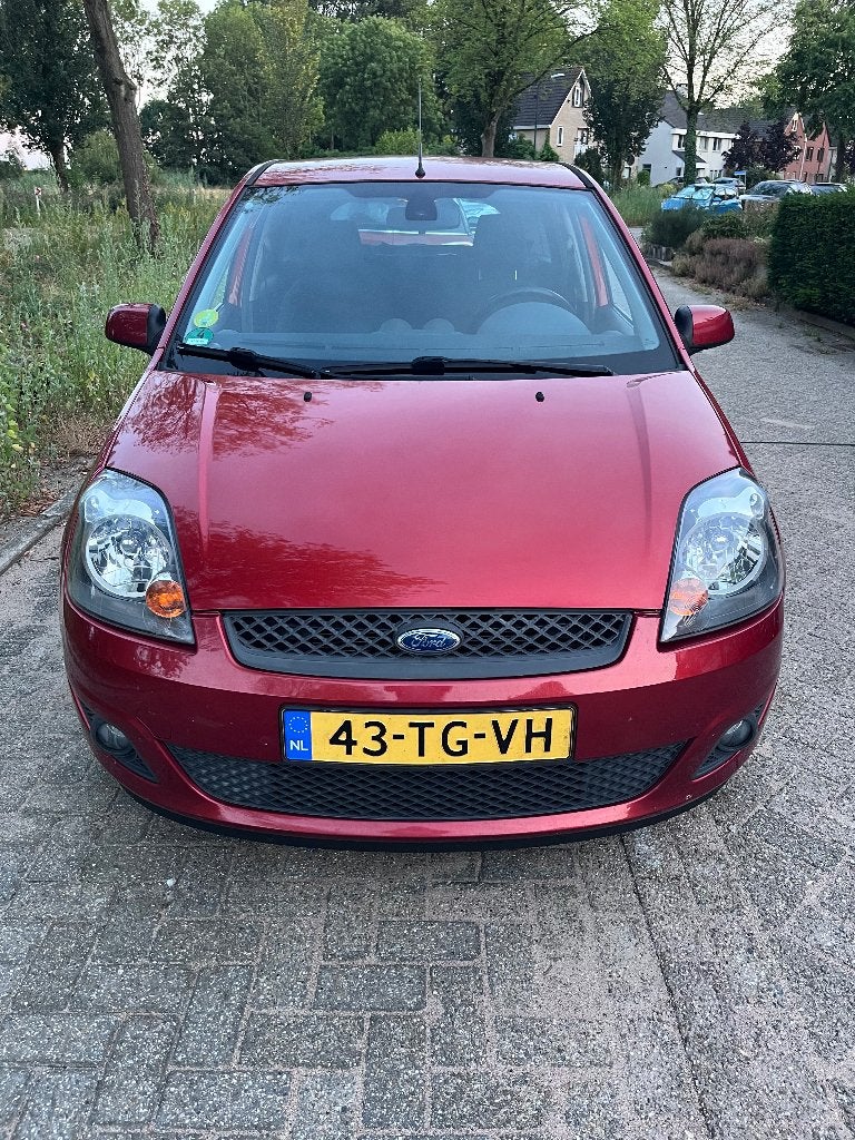 Ford Fiësta 1.3 8V 5DR 2006, 1299 cc, Stof, 40 €/maand, Zwart