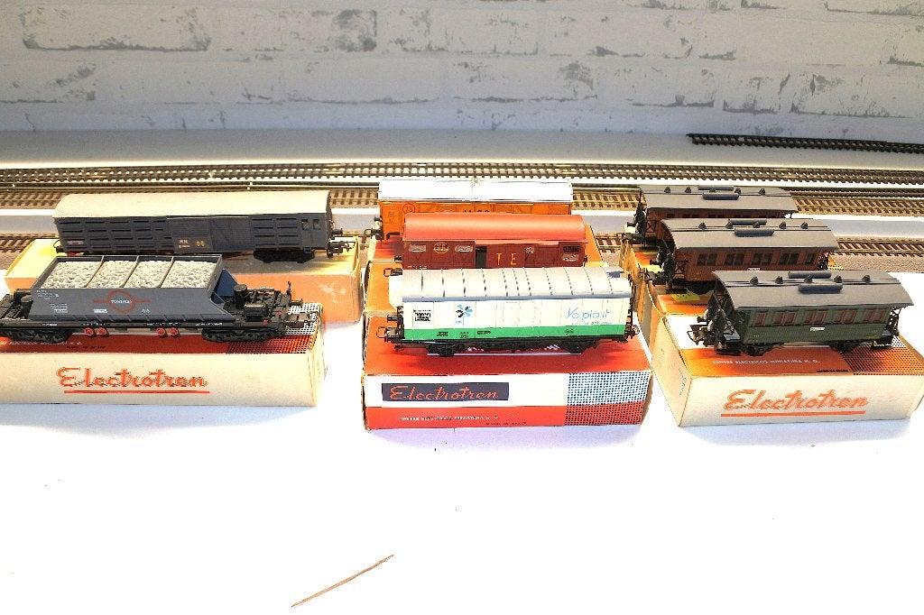 8 wagons van electrotren., Overige merken, Gelijkstroom, Ophalen of Verzenden, Nieuw