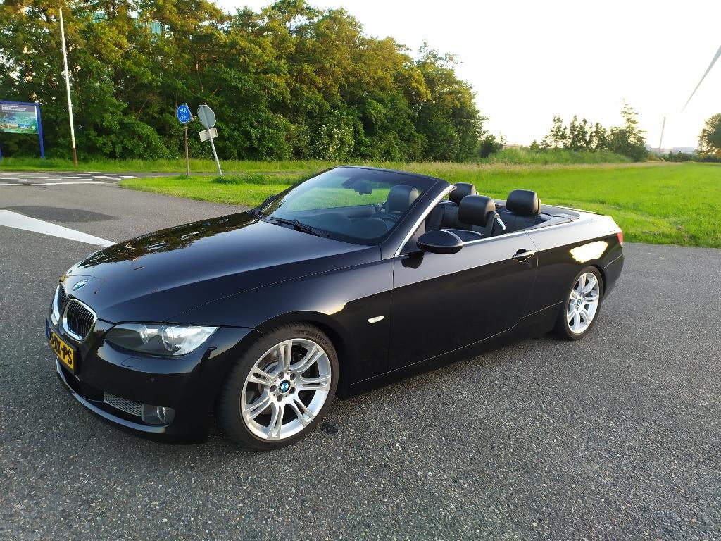 BMW 335i Cabrio Automaat High Executive BiTurbo E93 3-Serie, Automaat, Achterwielaandrijving, Zwart, Bi-Xenon koplampen