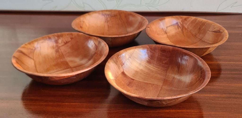 te koop set 4 snackschaaltjes gevlochten hout retro jaren 70, Ophalen of Verzenden, Huis en Inrichting