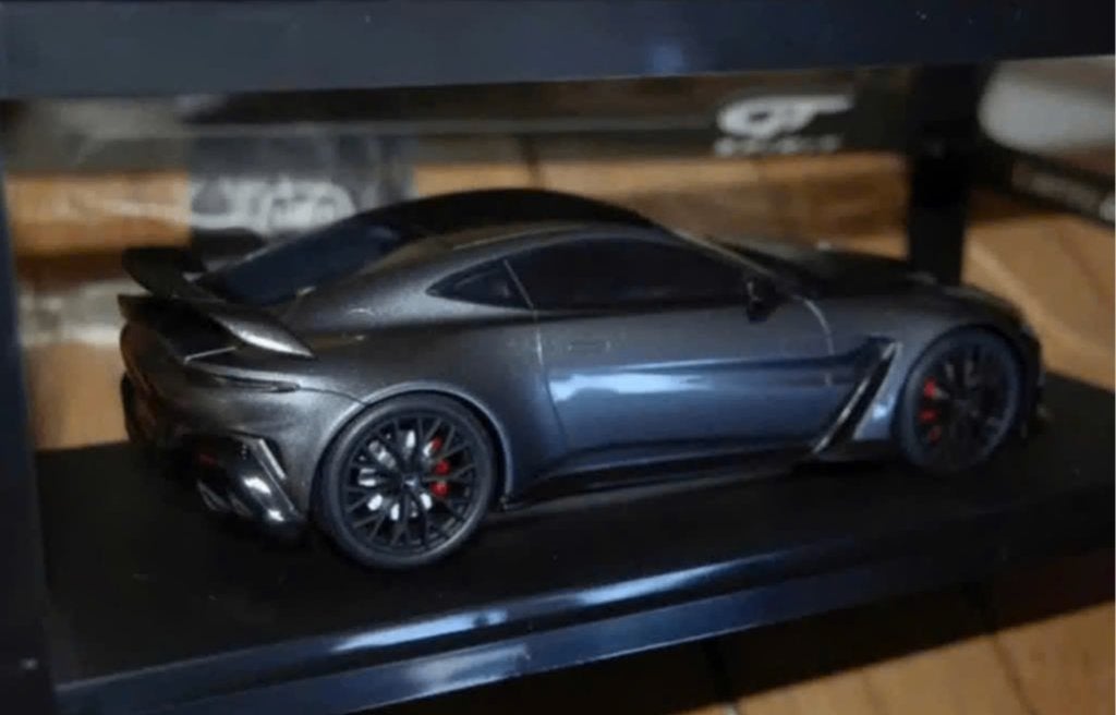 1:18 ASTON MARTIN V12 VANTAGE grey GT443 GT spirit WRH, Verzenden, Zo goed als nieuw, Auto, Overige merken