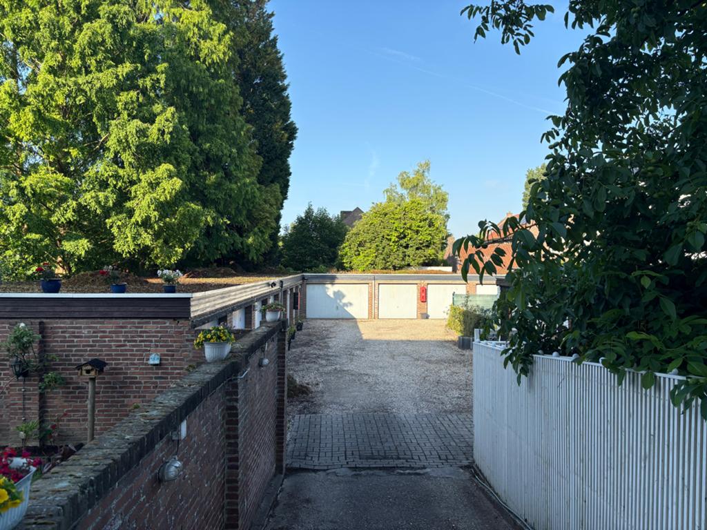 Garage te huur aan Jekerweg te Maastricht, Limburg