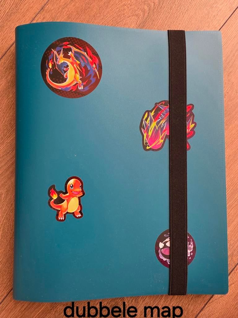 Pokemon map met hitjes, cosmos en promo kaarten, Ophalen of Verzenden, Meerdere kaarten
