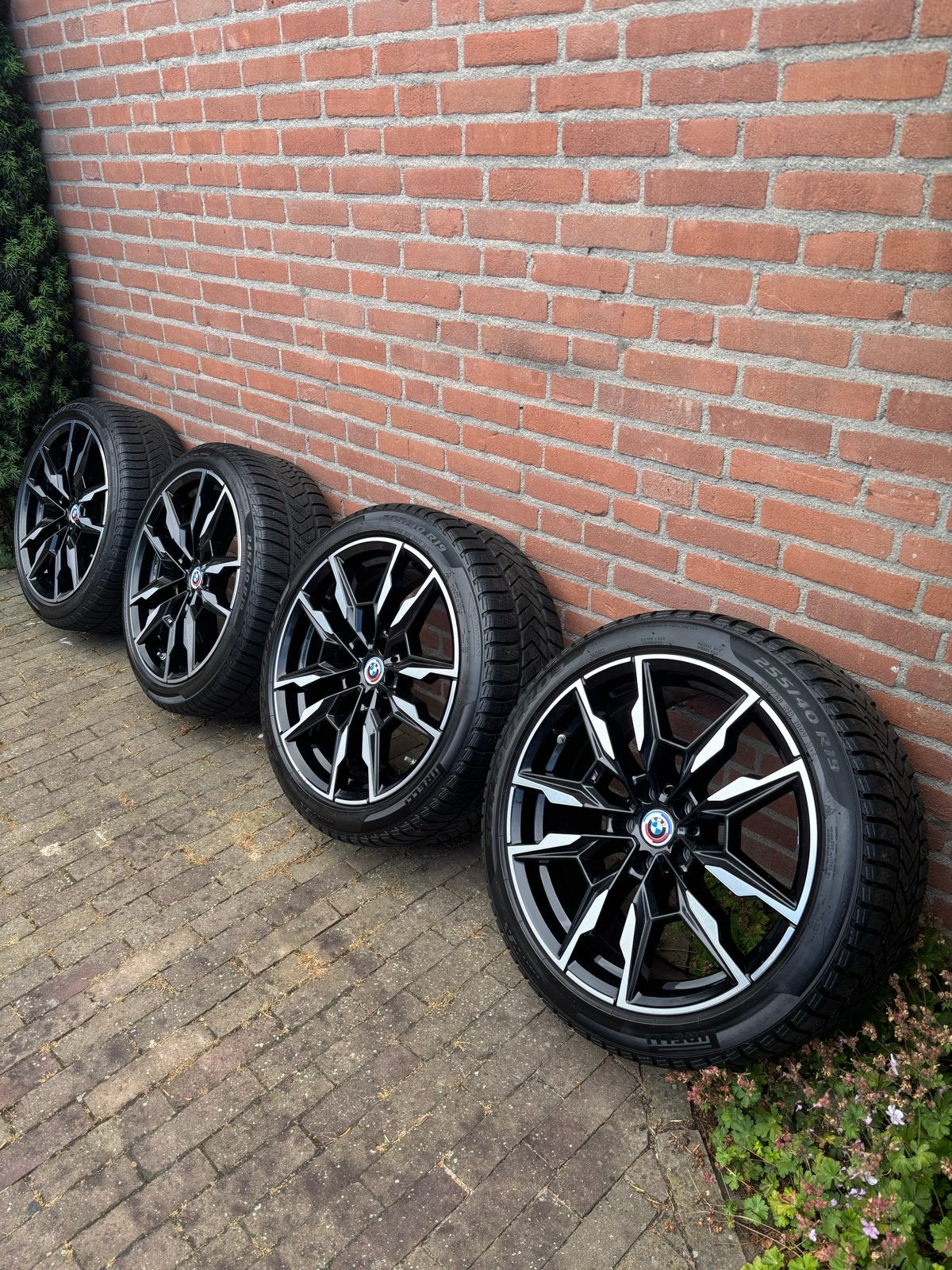 BMW 19 inch M pakket velgen + Pirelli winterbanden (runflat), Ophalen, Gebruikt