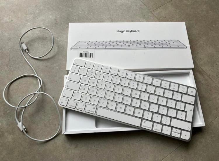 Apple Magic Keyboard A2450, Ophalen of Verzenden, Zo goed als nieuw