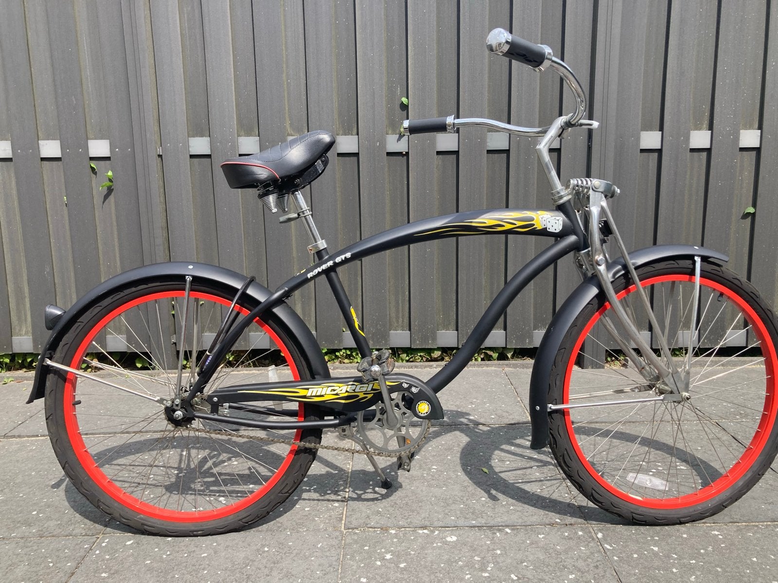 Mooie zwarte cruiserfiets met rode velgen, Fietsen en Brommers, Fietsen | Heren | Herenfietsen, Terugtraprem, Gebruikt, 53 tot 57 cm