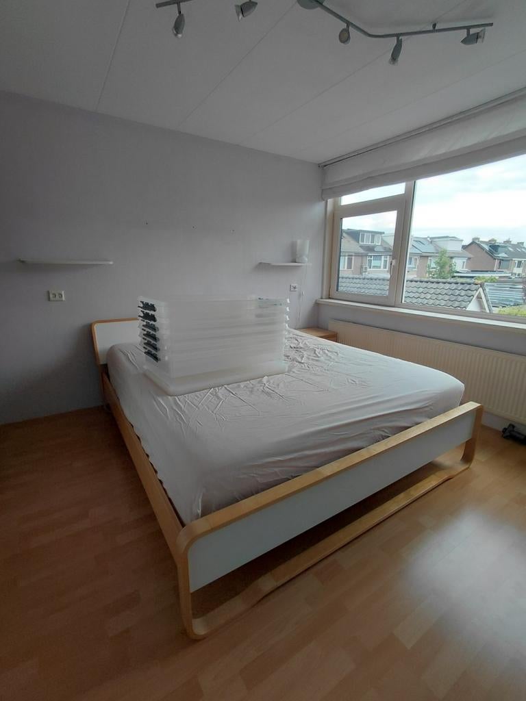 IKEA Ånes bed 180x200 cm met matras, topper en lattenbodems, Ophalen, Gebruikt, Wit, Zweeds