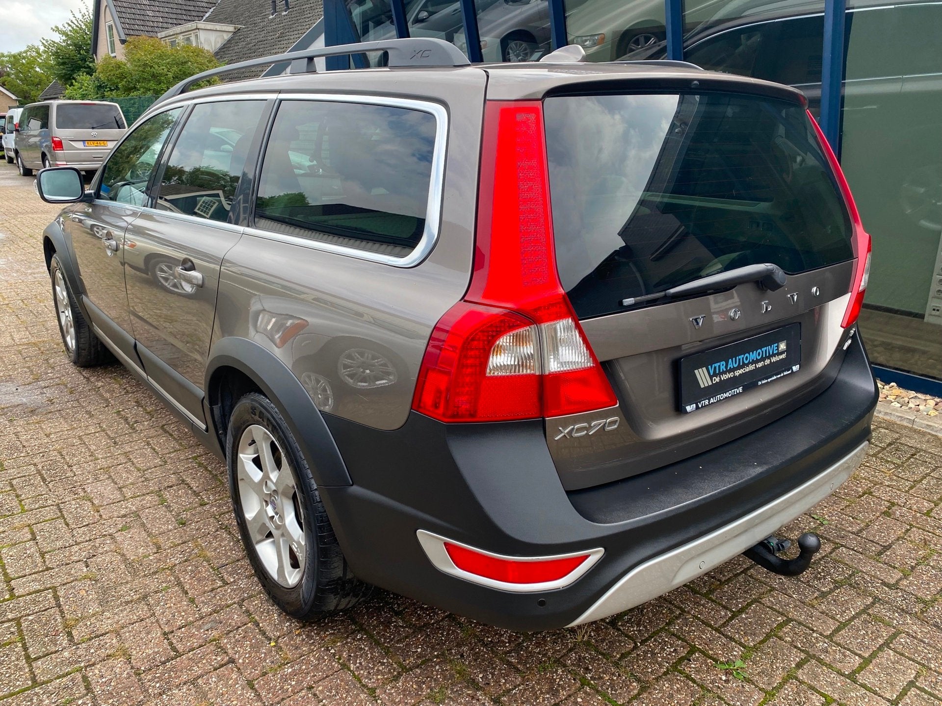 Volvo XC70 3.2 Summum Automaat 4WD / LEER / XENON / TREKHAAK, Auto's, Volvo, Automaat, 238 pk, Gebruikt, XC70