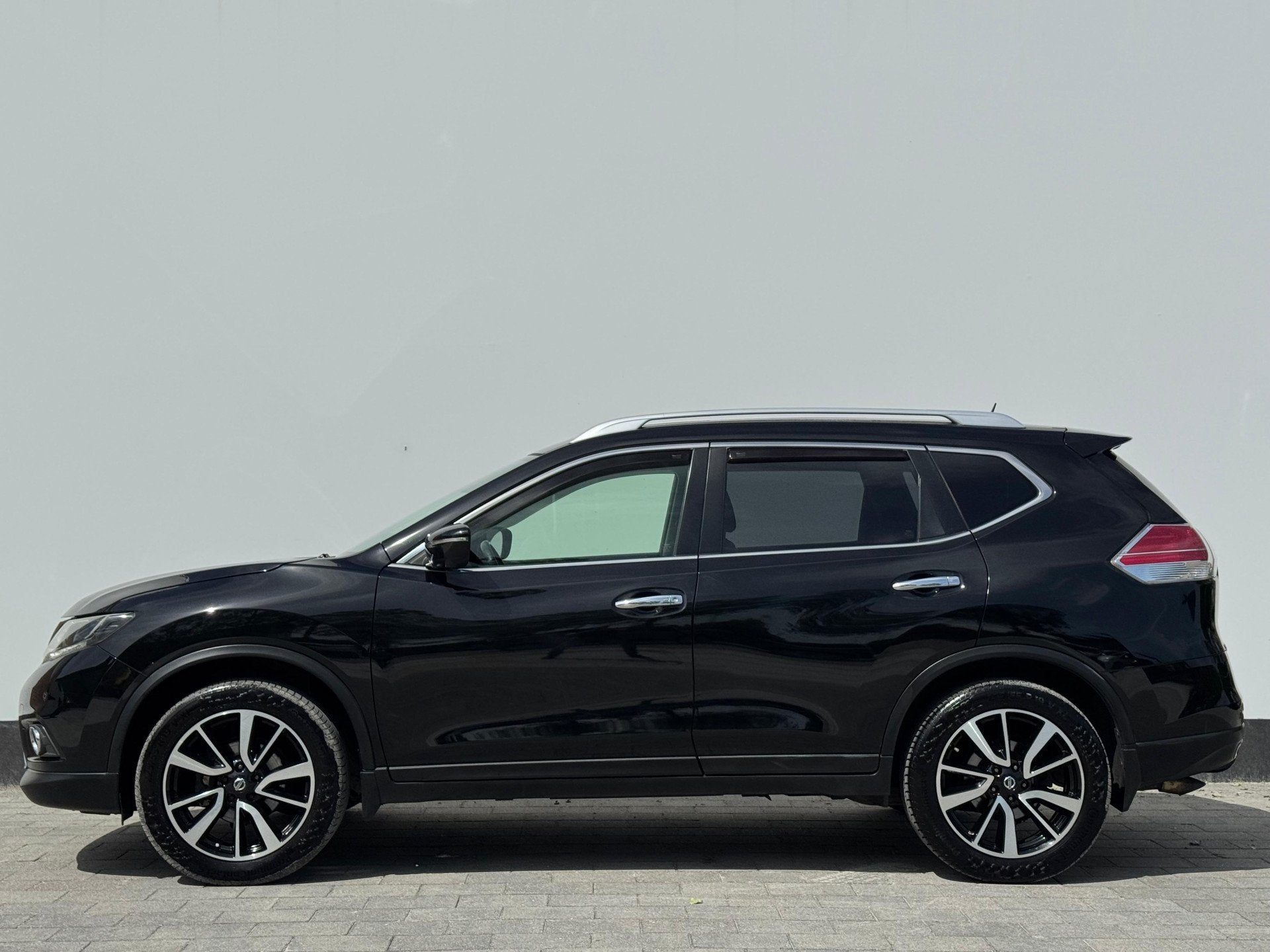 Nissan X-Trail 1.6 DIG-T Connect Edition | Panormadak | LED, Voorwielaandrijving, Euro 6, 4 cilinders, Zwart