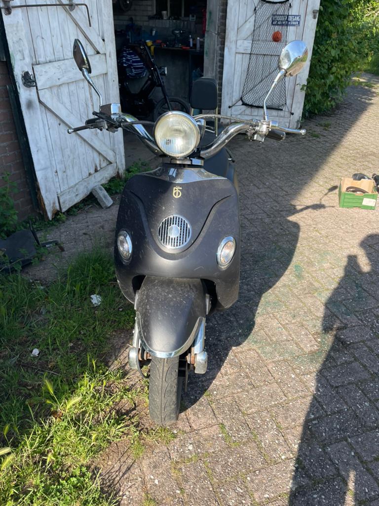 BTC LEGEND, Ophalen of Verzenden, Zo goed als nieuw, Benzine, Overige modellen
