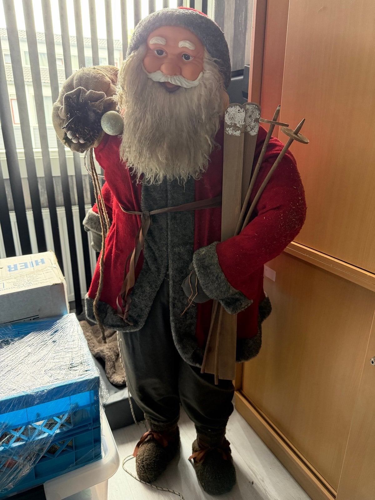 Grote kerstman pop met ski’s, Diversen, Ophalen of Verzenden