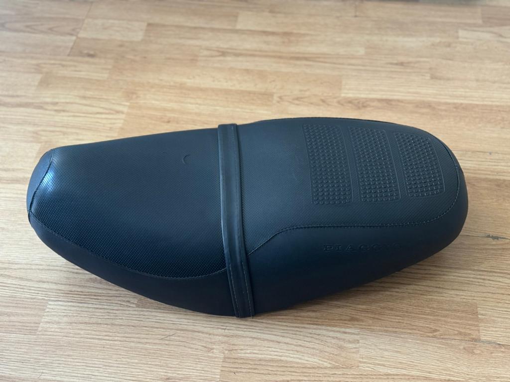 Zip sp98 zadel buddy orgineel piaggio gilera 50cc 125cc 180, Motoren, Ophalen of Verzenden