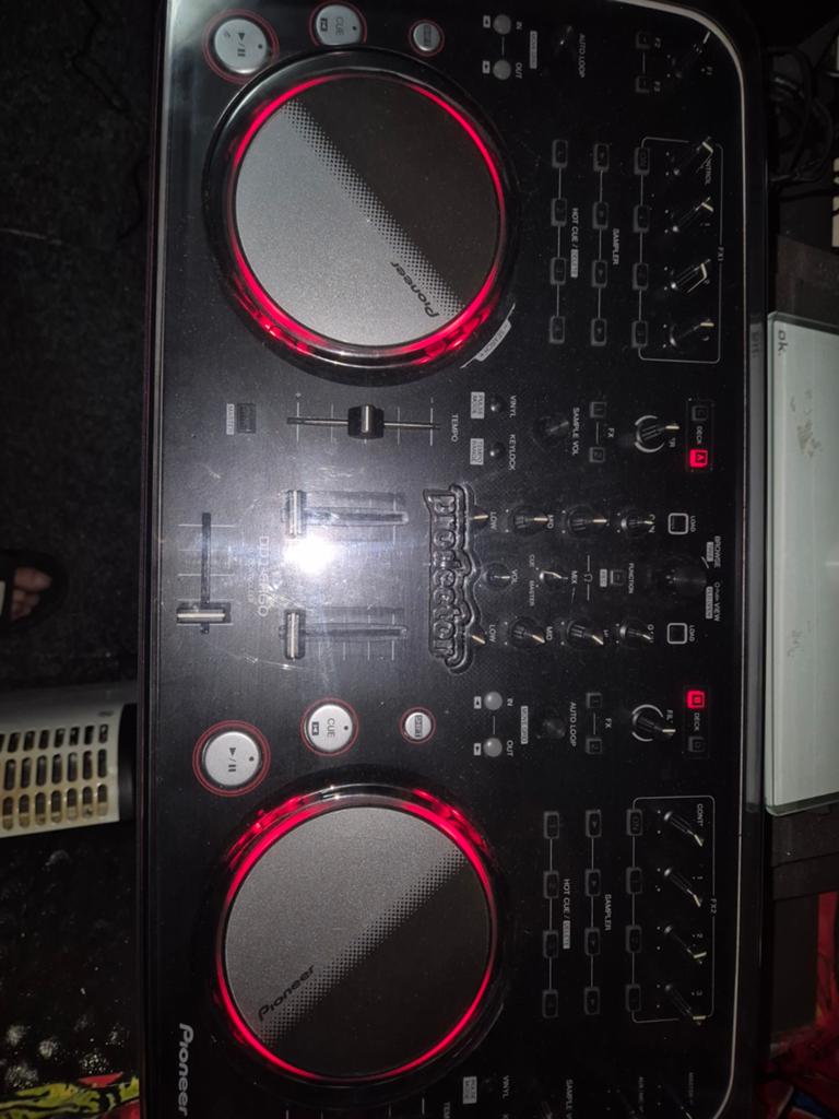 Pioneer DDJ-ERGO DJ-controller  en decksaver, Muziek en Instrumenten, Dj-sets en Draaitafels, Ophalen, Zo goed als nieuw, Dj-set
