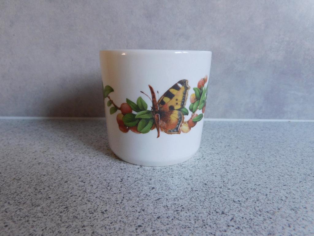 Mok Rode Bes Bosvruchten Wedgwood Marjolein Bastin, Ophalen of Verzenden, Zo goed als nieuw, Aardewerk, Kop(pen) en/of Schotel(s)