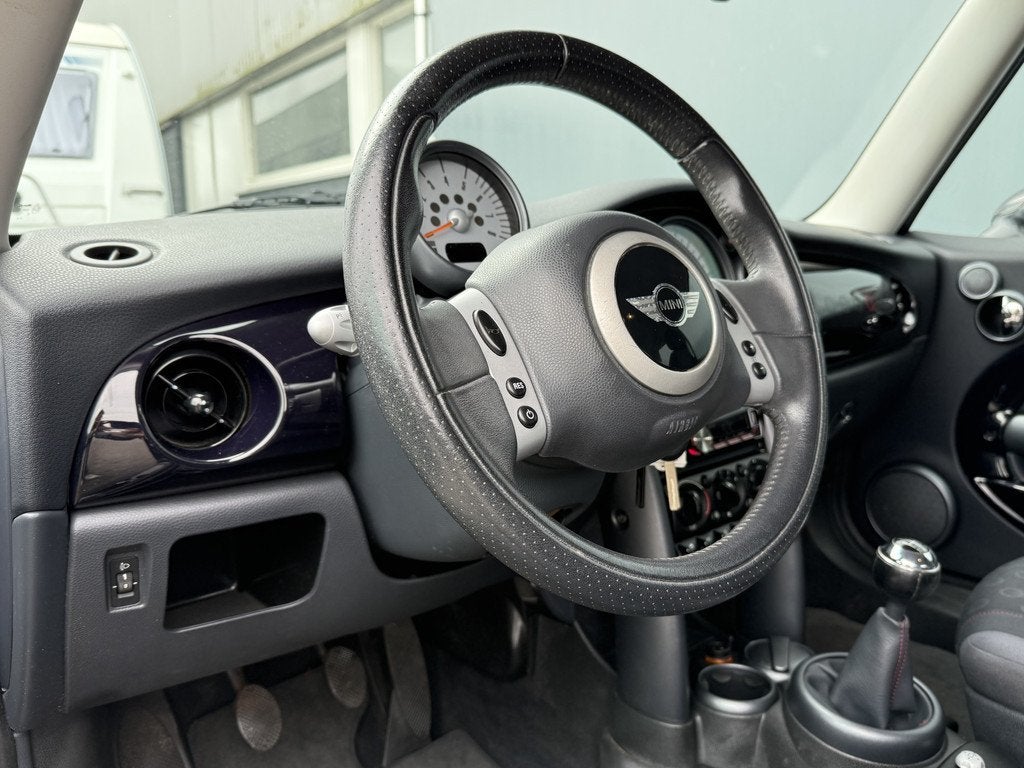 MINI Mini BWJ 2006 1.6 90 PK One Seven AIRCO / CRUISE / LMV, Voorwielaandrijving, Gebruikt, 4 cilinders, 4 stoelen