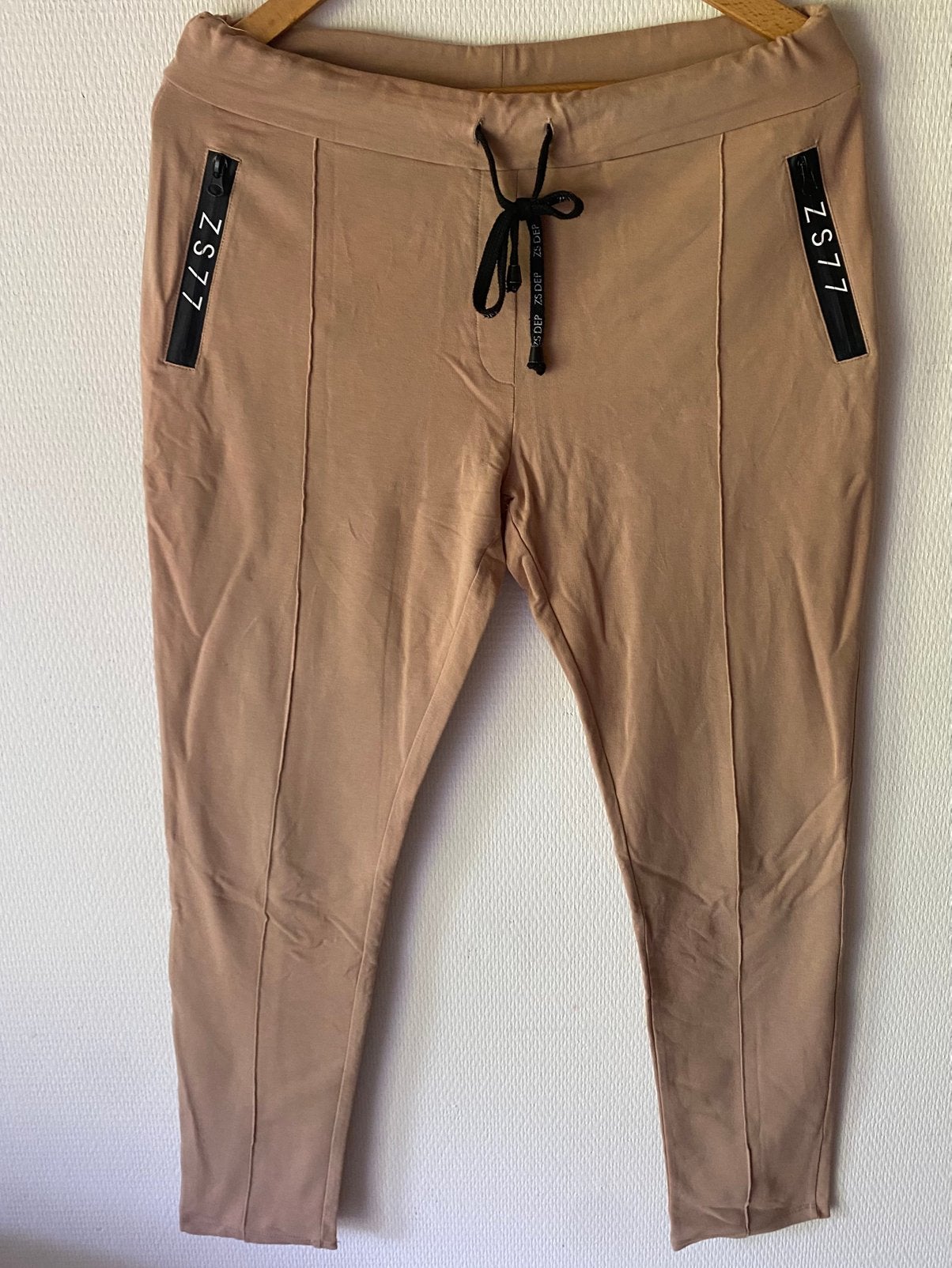 Jogger, broek Zoso maat M. Beige, Ophalen of Verzenden, Maat 38/40 (M), Beige, Lang