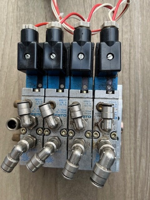 Festo magneetventielen met aansluitblok, Doe-het-zelf en Verbouw, Gebruikt, 6 tot 10 bar, Ophalen of Verzenden, Minder dan 200 liter/min