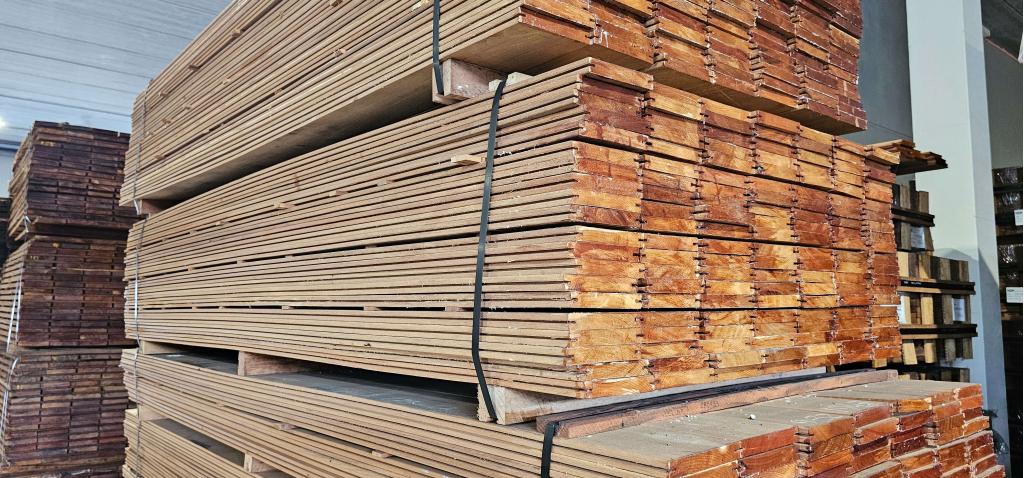 PARTIJ HARDHOUTEN PLANKEN GEVELBEKLEDING/VLONDERPLANK GESCHA, ZXK Trading, Doornseveste 9, Nieuwegein, Nieuw, Ophalen of Verzenden