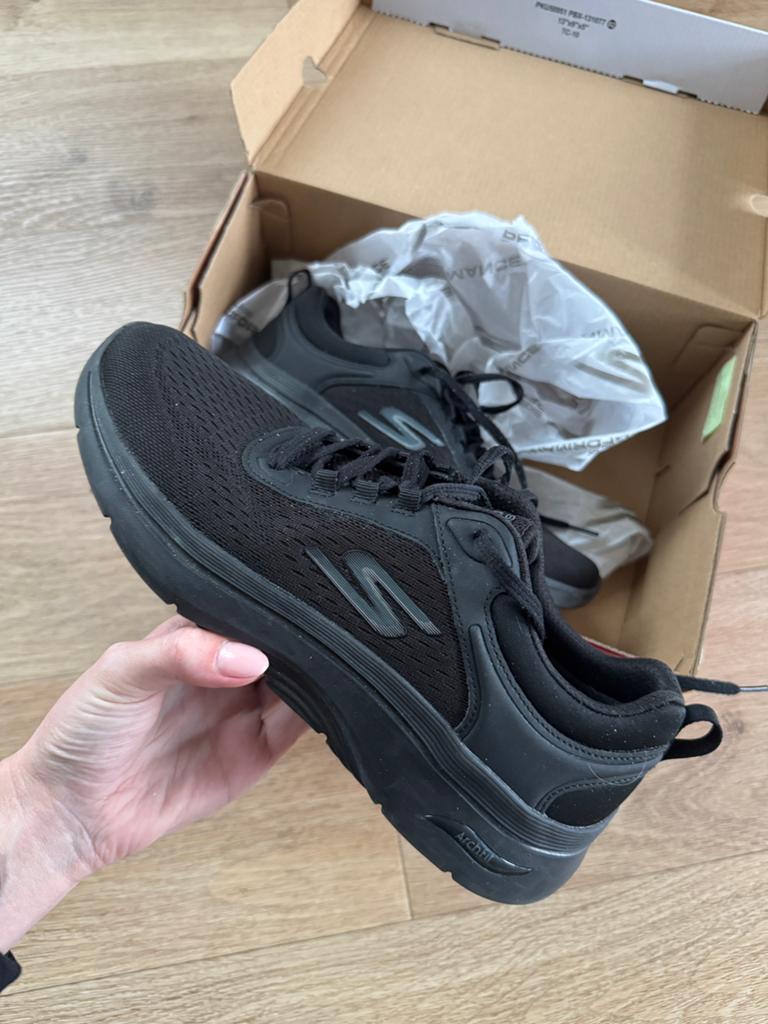 Skechers GOwalk Arch Fit Zwart - 39, Ophalen of Verzenden, Zo goed als nieuw, Zwart, Sneakers of Gympen