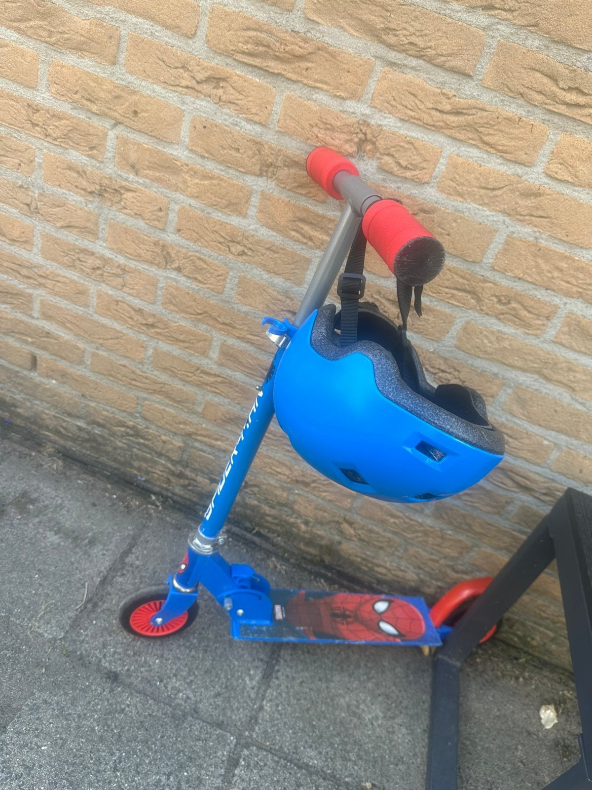 Step met helm spiderman, Ophalen, Zo goed als nieuw