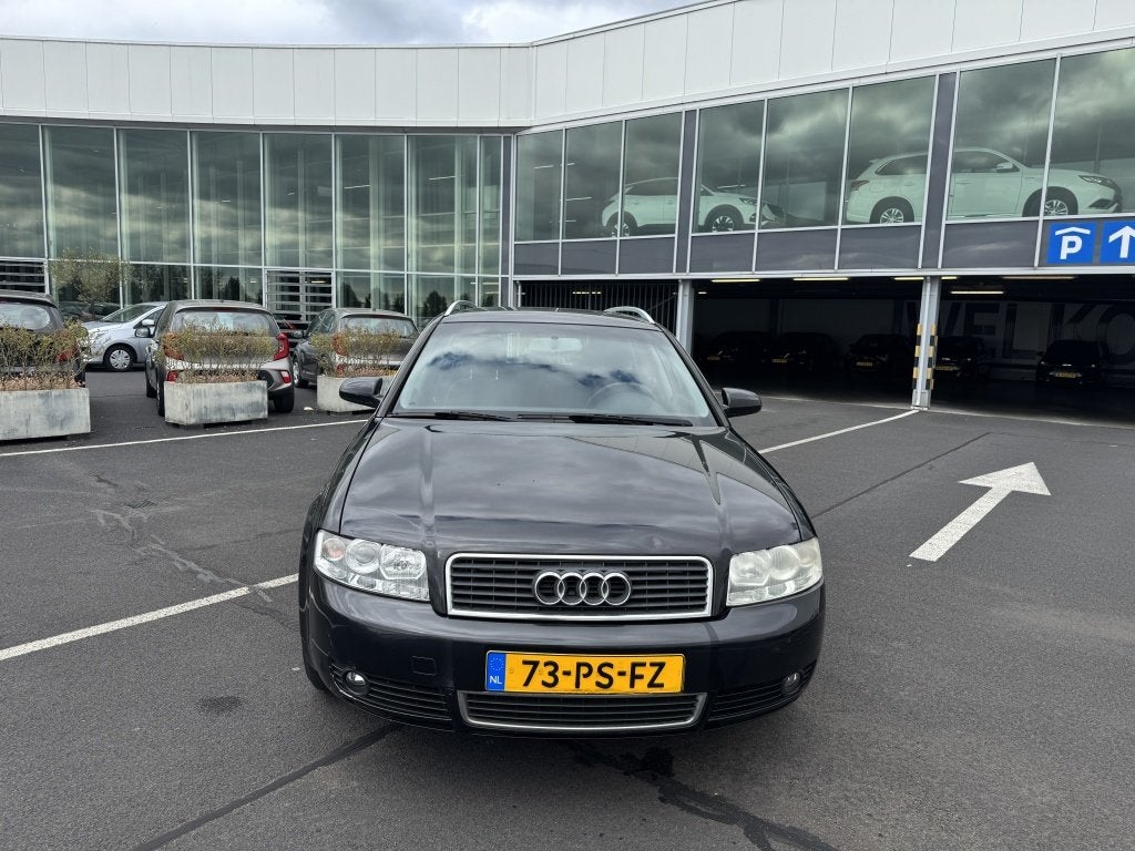 Audi A4 Avant 2.0 MT (bj 2004, automaat), Gebruikt, 4 cilinders, A4, Zwart