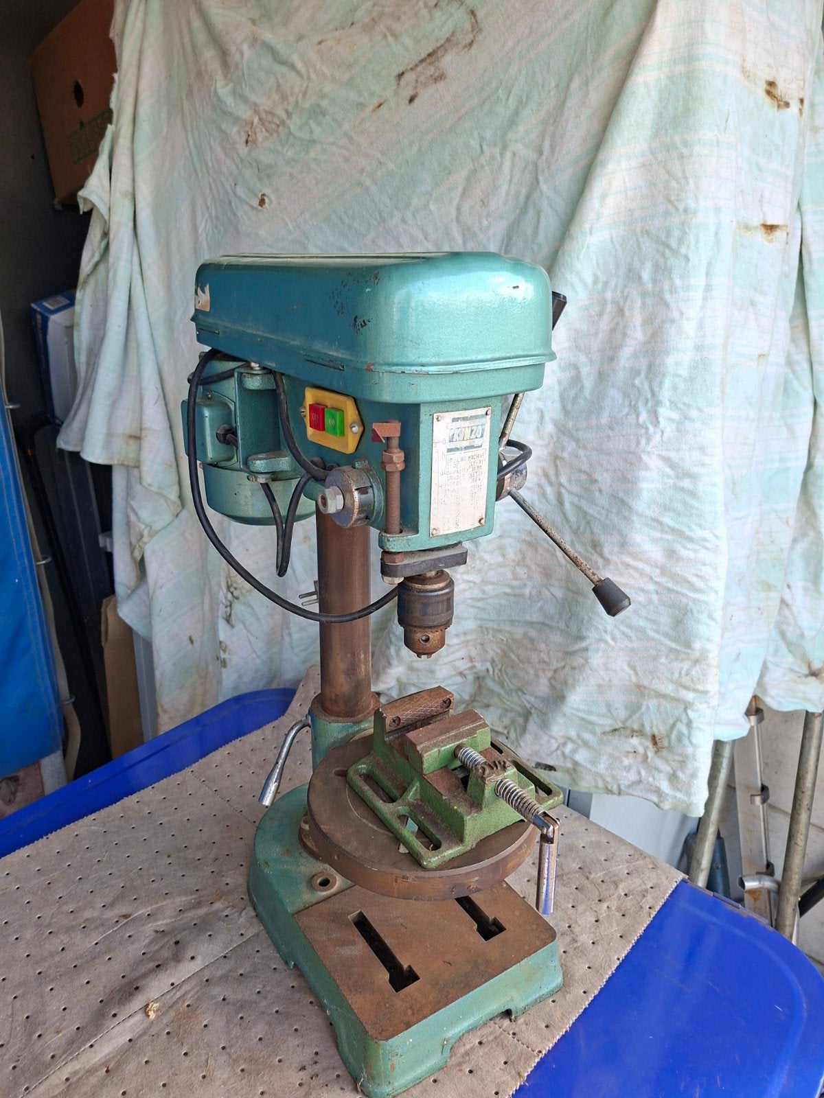 Kolomboor machine  werkt op 220 volt, Doe-het-zelf en Verbouw, Gereedschap | Boormachines, Gebruikt, Kolomboormachine, Variabele snelheid