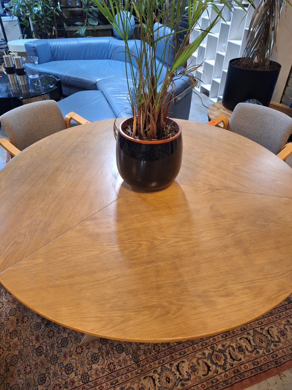 Ronde houten eettafel met metalen onderstel, Gebruikt, Onbekend@voorbeeld.com, Onbekend, Vier personen