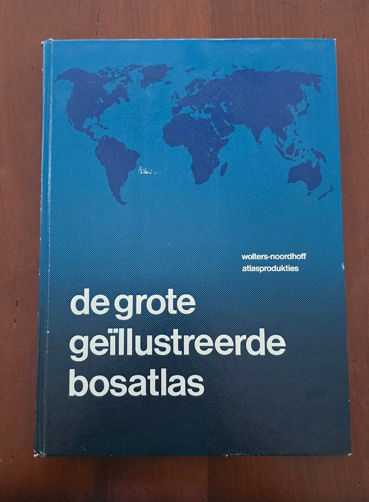 De grote geïllustreerde Bosatlas 1983 – Wolters-Noordhoff, Gelezen, Bosatlas, Wolters-Noordhoff Atlasproducties, Ophalen of Verzenden