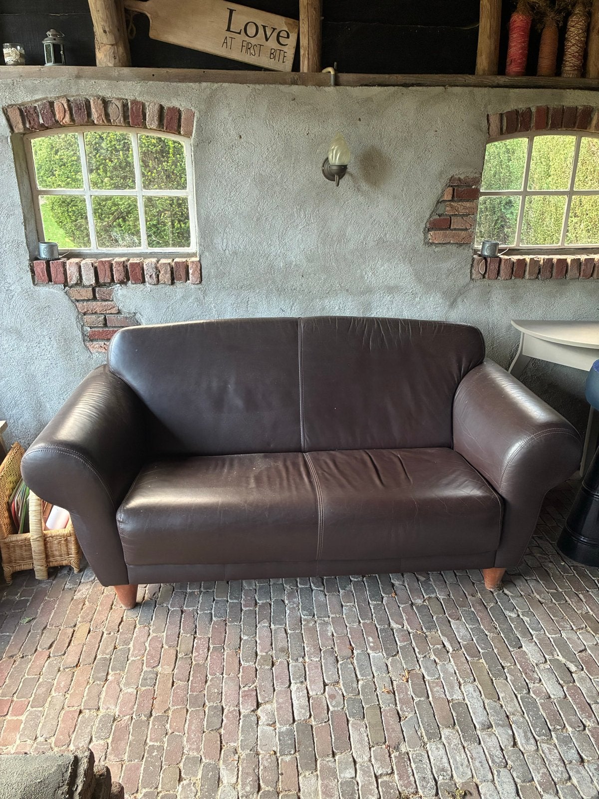 Twee comfortabele banken - bruin leer GRATIS AF TE HALEN!, Ophalen, Gebruikt, 150 tot 200 cm, Tweepersoons