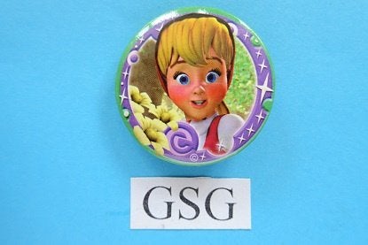 Roodkapje nr. 50893-02, Ophalen, Zo goed als nieuw, Button of Speldje