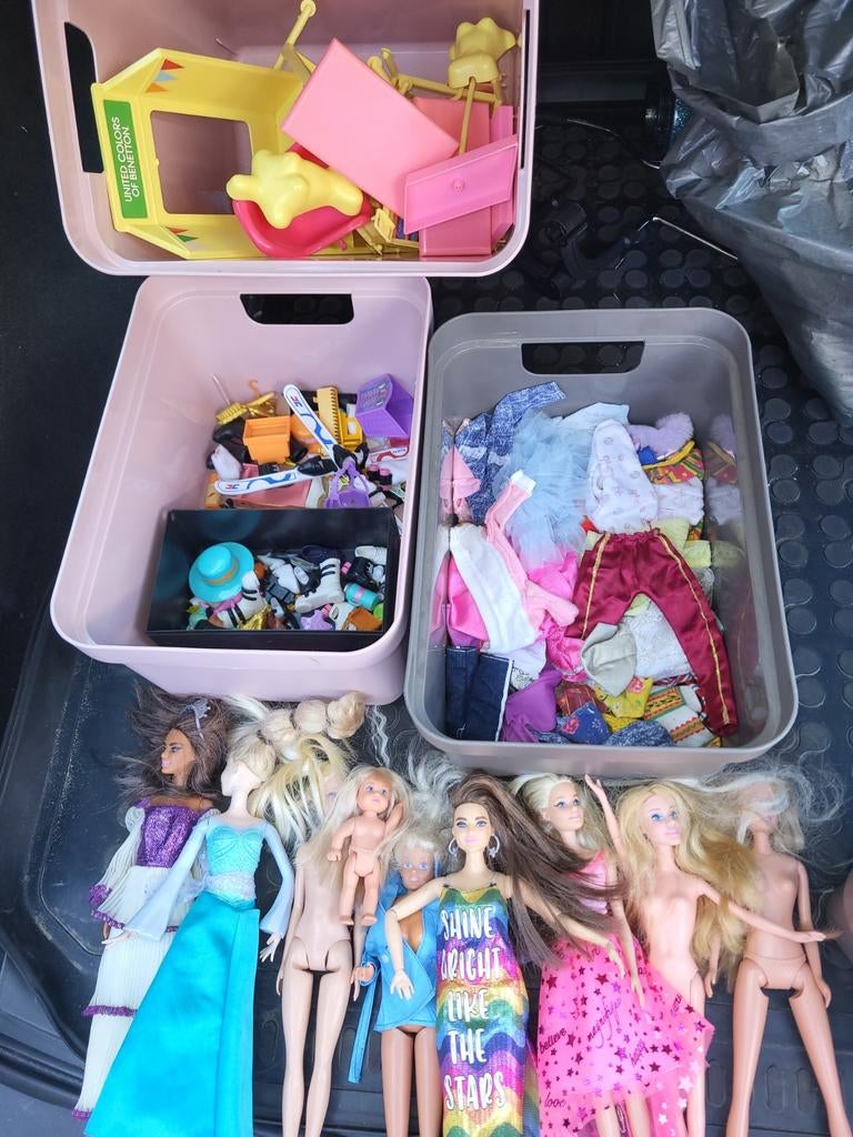 Grote Barbie collectie met poppen, kleding en accessoires, Kinderen en Baby's, Speelgoed | Poppen, Ophalen of Verzenden, Gebruikt