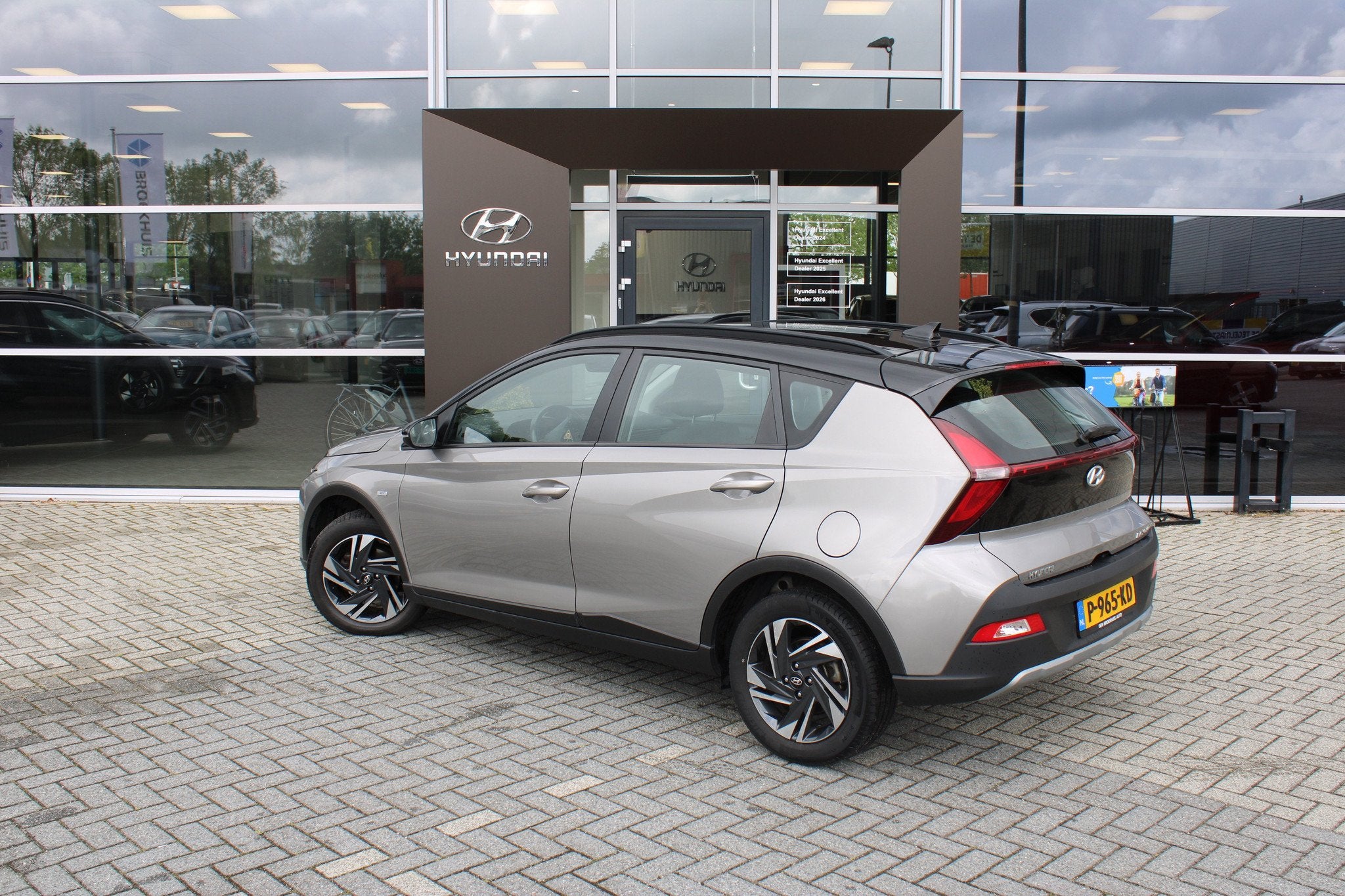 Hyundai BAYON 1.0 T-GDI Comfort Smart | Automaat | Navigatie, Auto's, 12 maanden, 450 kg, Gebruikt, Euro 6