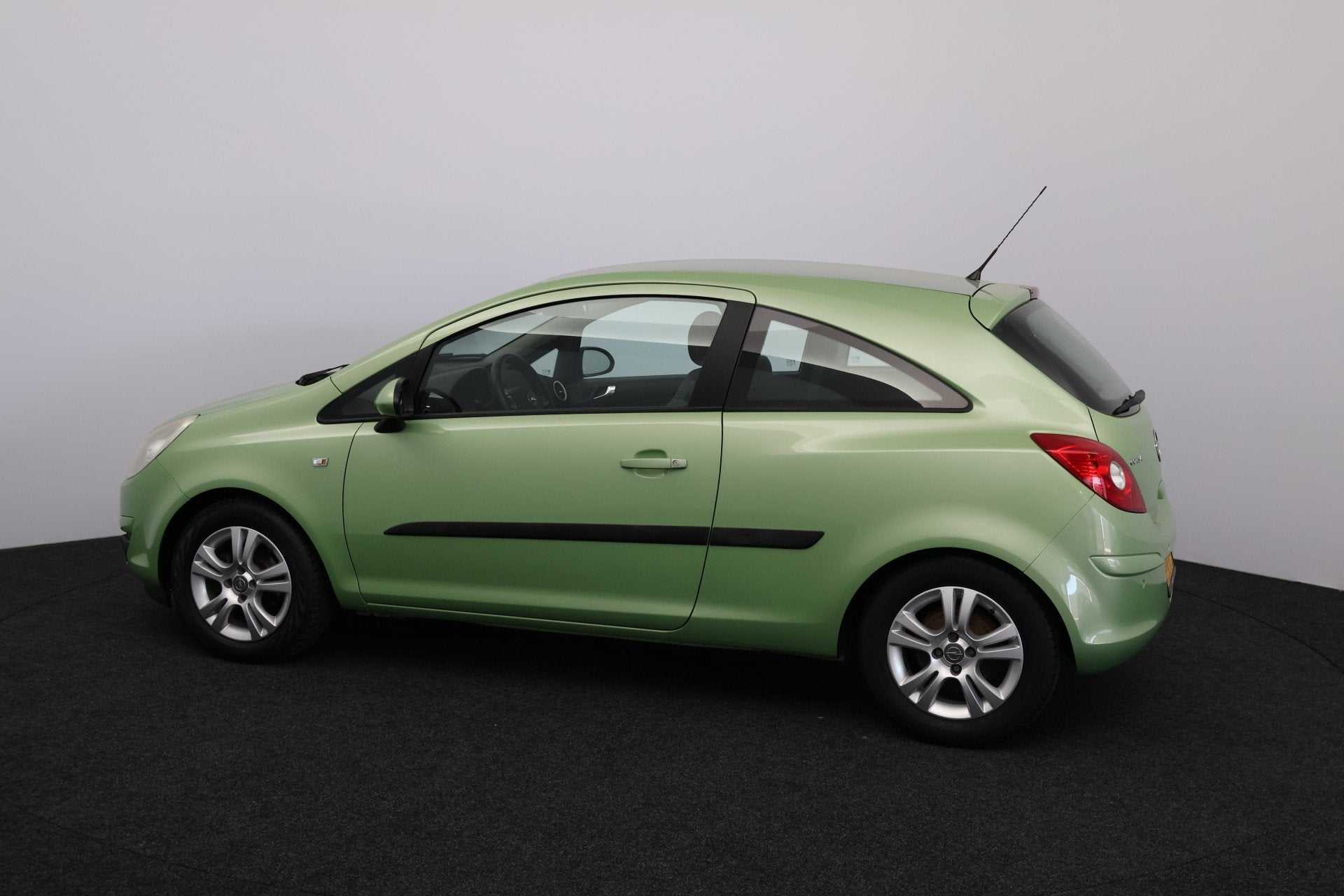 Opel Corsa 1.3 CDTi EcoFlex S/S Cosmo/ 15'' LMV/ Clima/ Half, Voorwielaandrijving, Euro 5, Gebruikt, Zwart