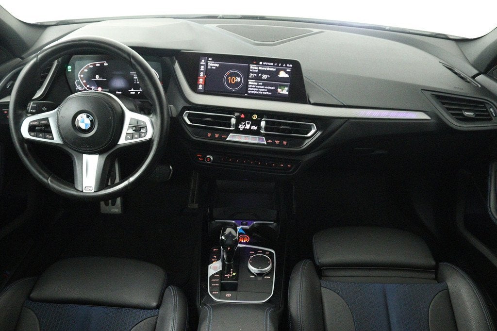 BMW 1-serie 118i High Executive (TREKHAAK, CAMERA, SFEERVERL, Auto's, BMW, 136 pk, Gebruikt, Wit, Bedrijf