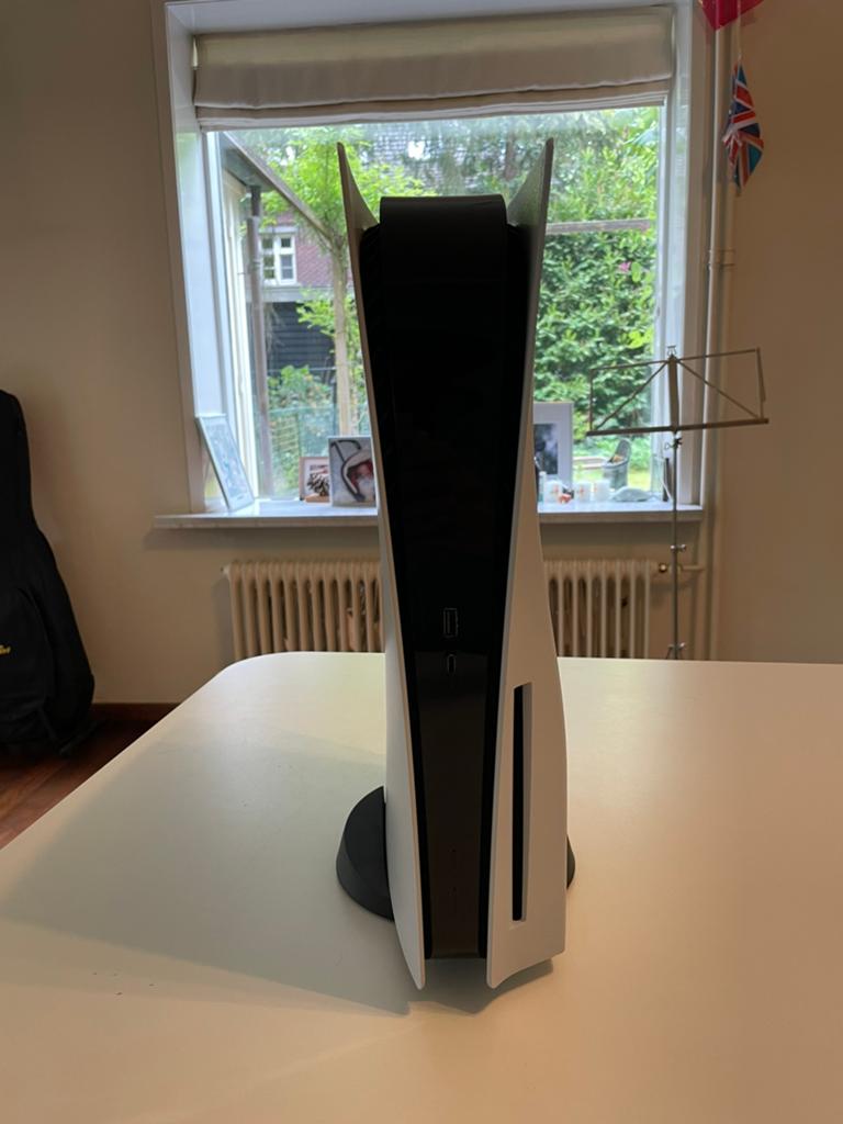 PlayStation 5 disc + 2 controllers wit en zwart + twee games, Spelcomputers en Games, 2 spelers, Ophalen of Verzenden, Nieuw, Online