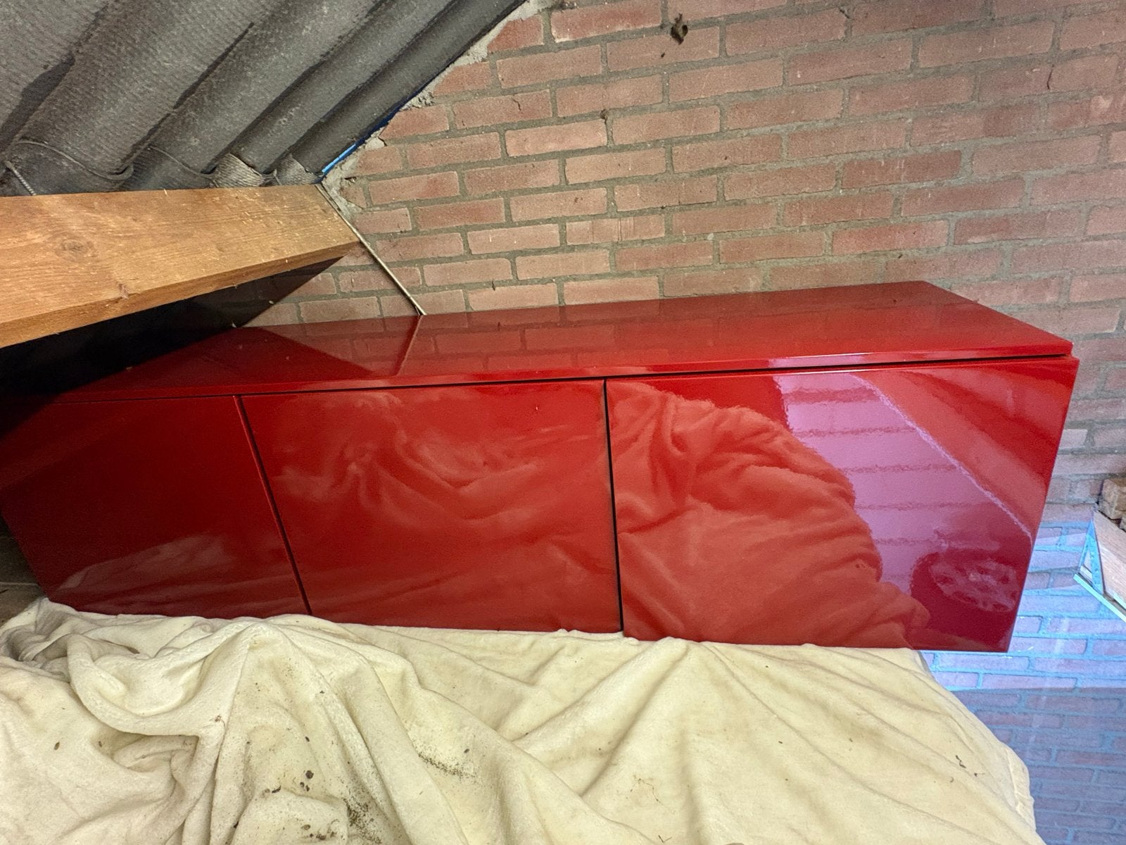 Design Rode Dressoir Kast - 3 Deuren - Ophangbaar, Ophalen, Overige materialen, Gebruikt, 150 tot 200 cm