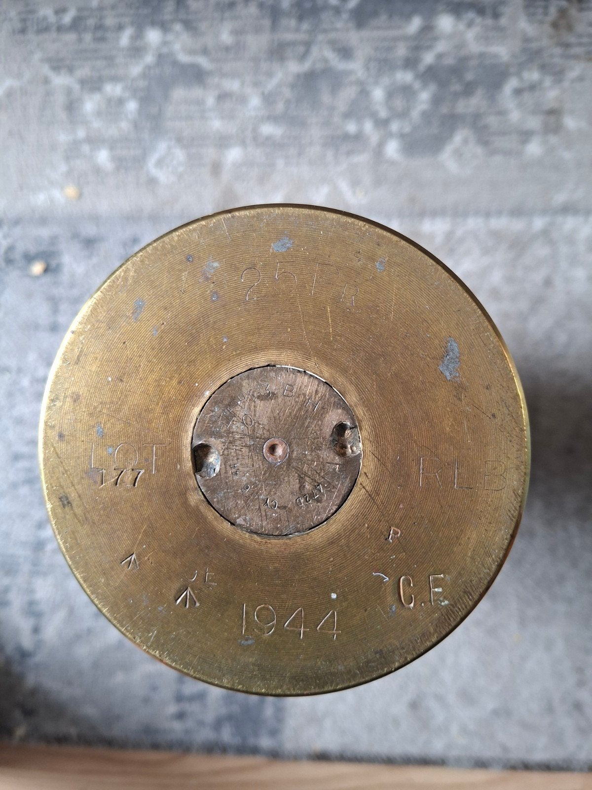 Decoratieve Messing Huls uit 1944 - Uniek Verzamelstuk, Ophalen of Verzenden
