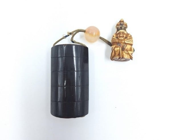 Japanse inro met netsuke, Verzenden