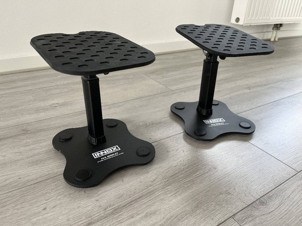 2x Innox IVA MON-07 studio monitor speaker stands, Ophalen of Verzenden, Gebruikt, Muziekstandaard, Speaker