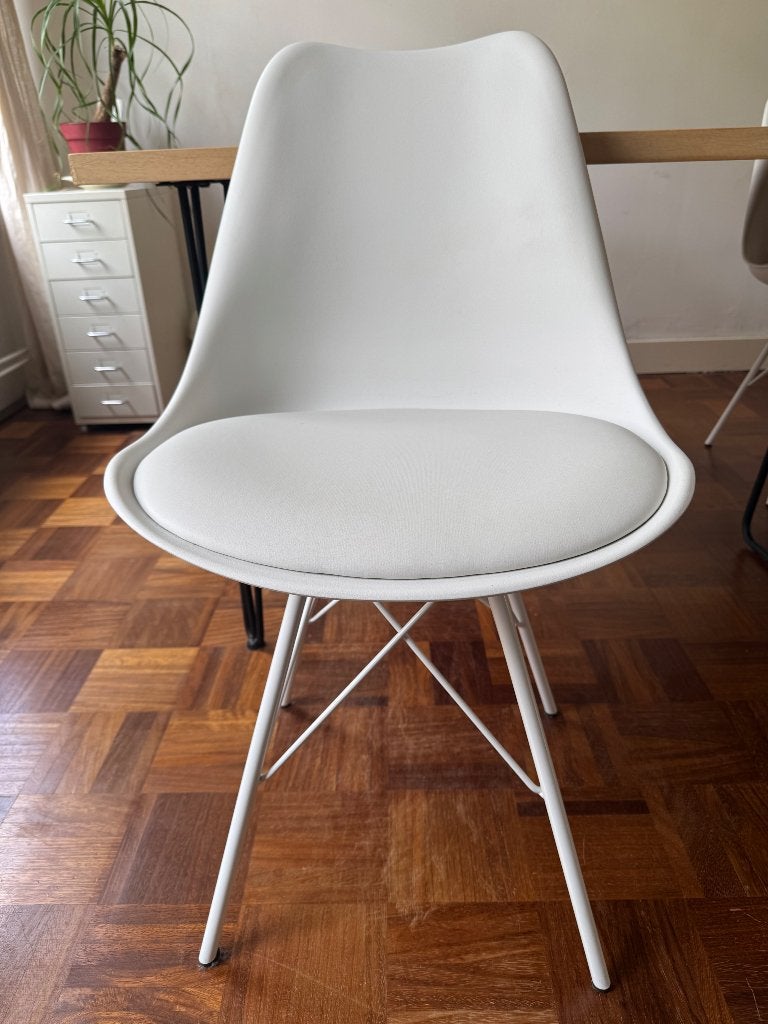 2x Eames-achtige stoelen - Wit met metalen onderstel, Ophalen, Gebruikt, Twee, Wit