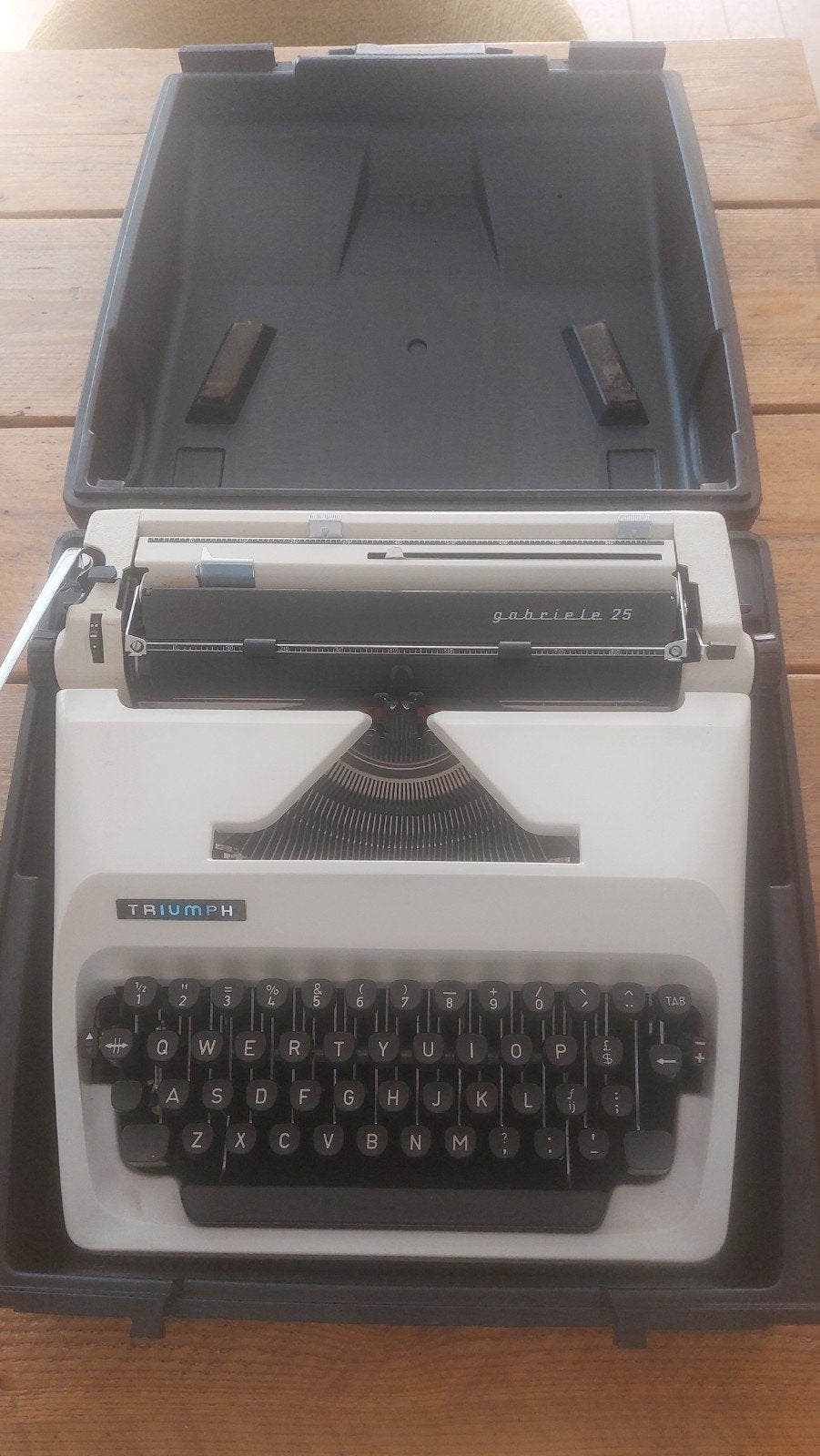 Triumph Gabriele 25 in originele draagkoffer, Diversen, Typemachines, Ophalen