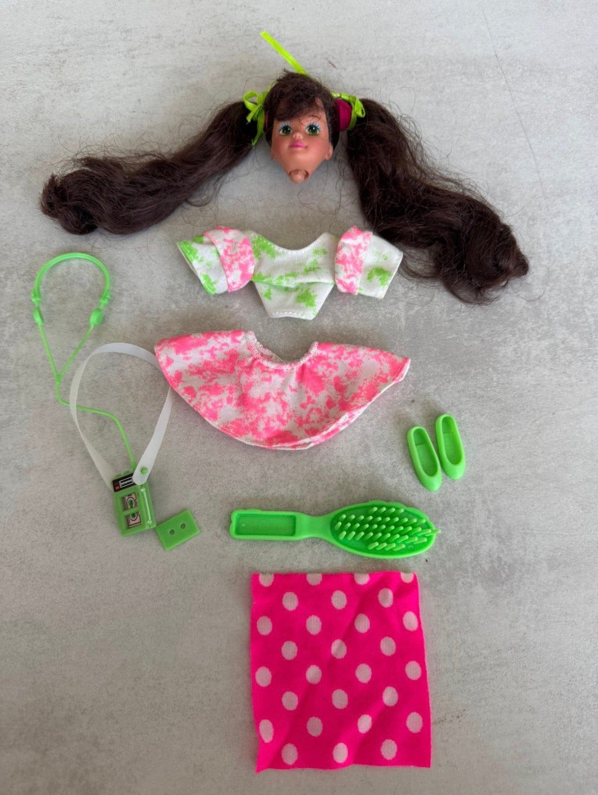 Kourtney babysitter hoofdje en accessoires jaren 80, Verzamelen, Poppen, Ophalen of Verzenden, Gebruikt, Fashion Doll
