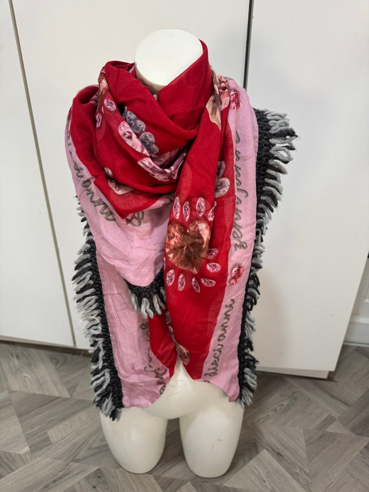 Mucho gusto sjaal, Kleding | Dames, Ophalen of Verzenden, Nieuw, Maat 46/48 (XL) of groter, Sjaal