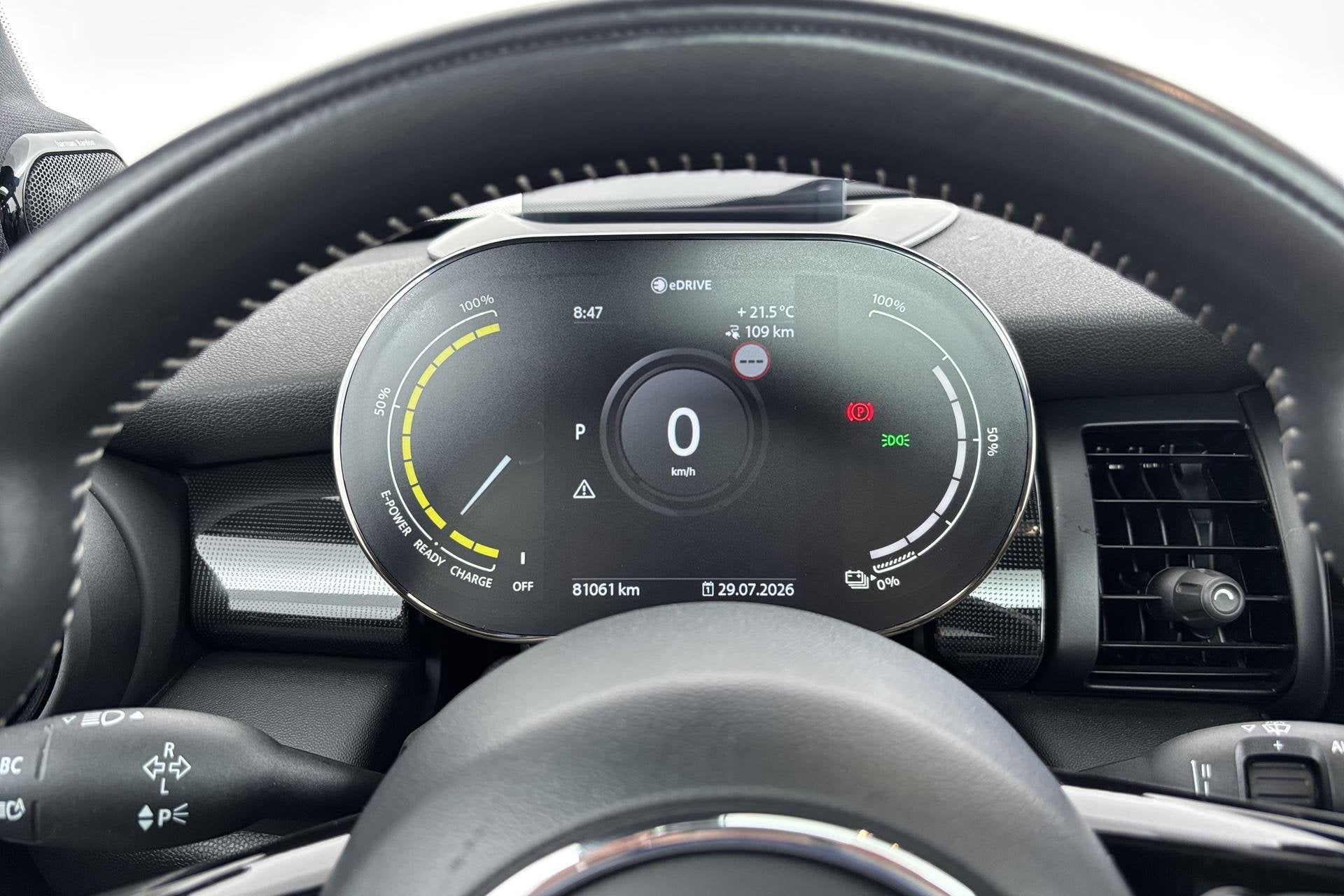 MINI Electric Yours 33 kWh Elektrisch genieten met een vleug, Auto's, Automatische klimaatregeling, Gebruikt, 33 kWh, 4 stoelen