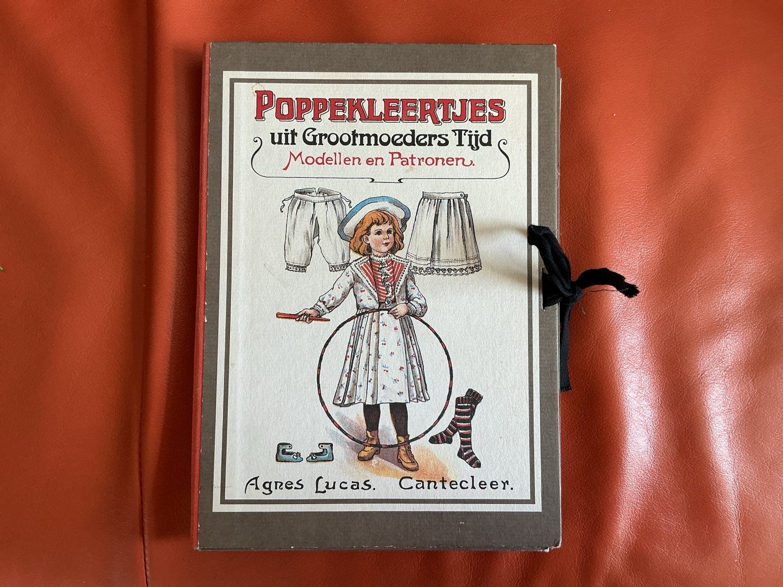 Poppenkleertjes uit Grootmoeders Tijd - Patronenboek, Overige merken, Kind, Ophalen of Verzenden, Overige typen