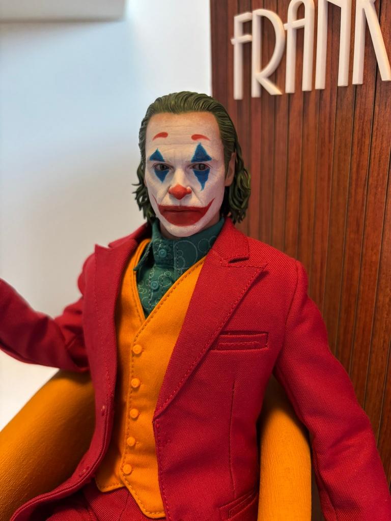 Hot Toys DX42 Joker Arthur Fleck Joaquin Phoenix 1/6 figuur, Ophalen of Verzenden, Zo goed als nieuw, Film, Actiefiguur of Pop