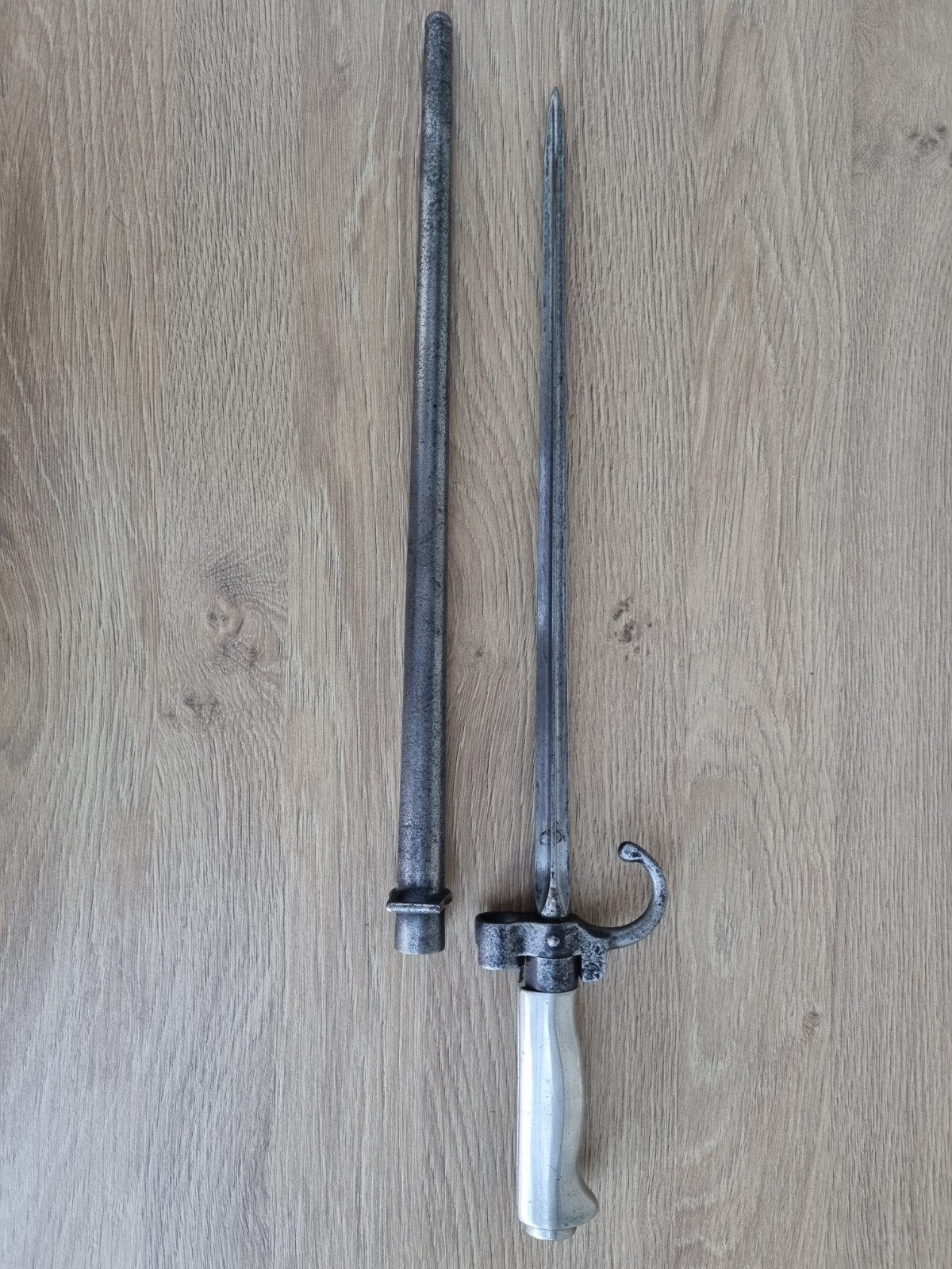 Franse M1886 bajonet met haak, Verzamelen, Ophalen of Verzenden, Overige gebieden, Mes of Dolk