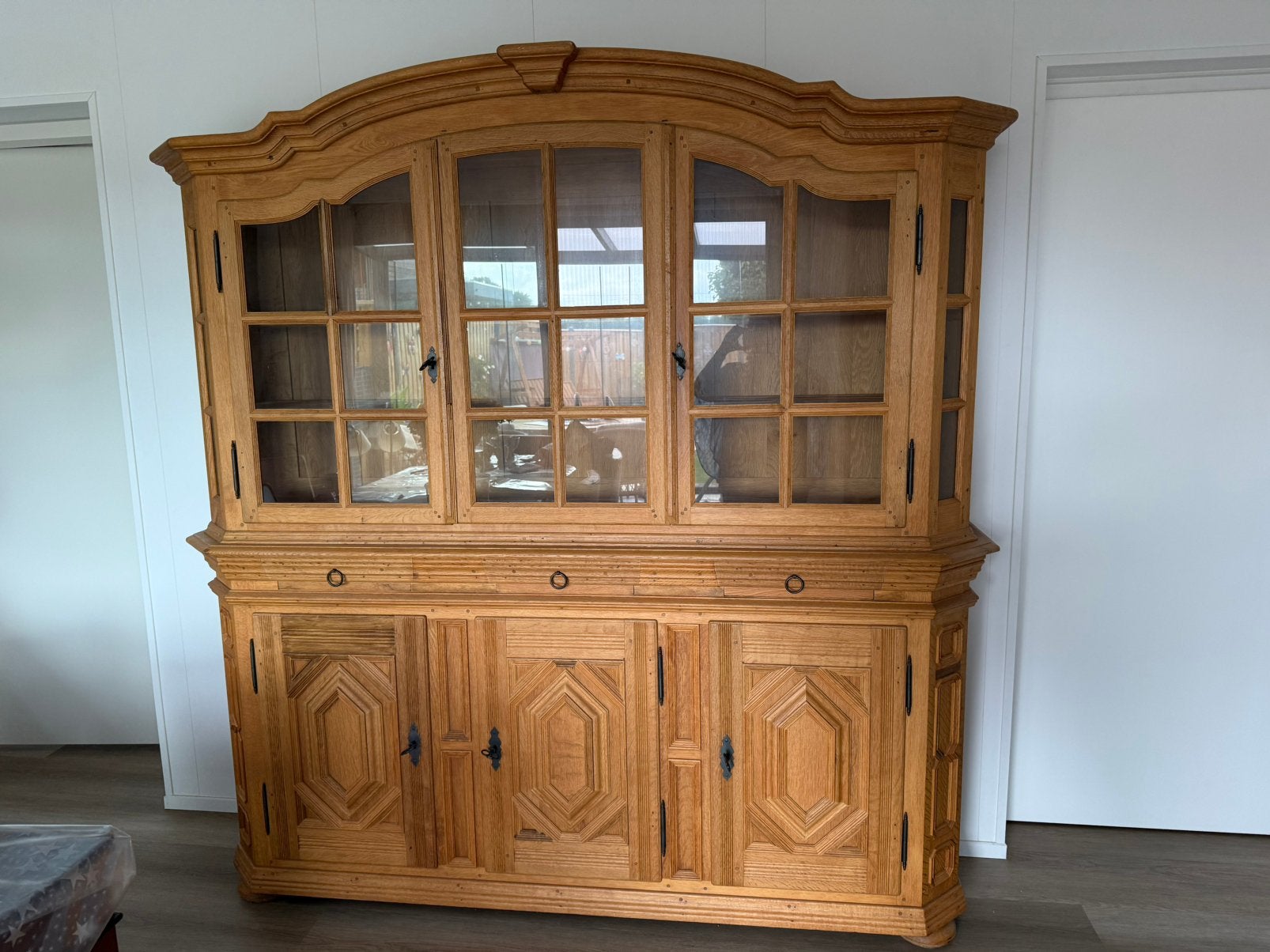 Prachtige ambachtelijke eiken buffetkast, Huis en Inrichting, Kasten | Buffetkasten, Ophalen, 200 cm of meer, Eikenhout, Zo goed als nieuw