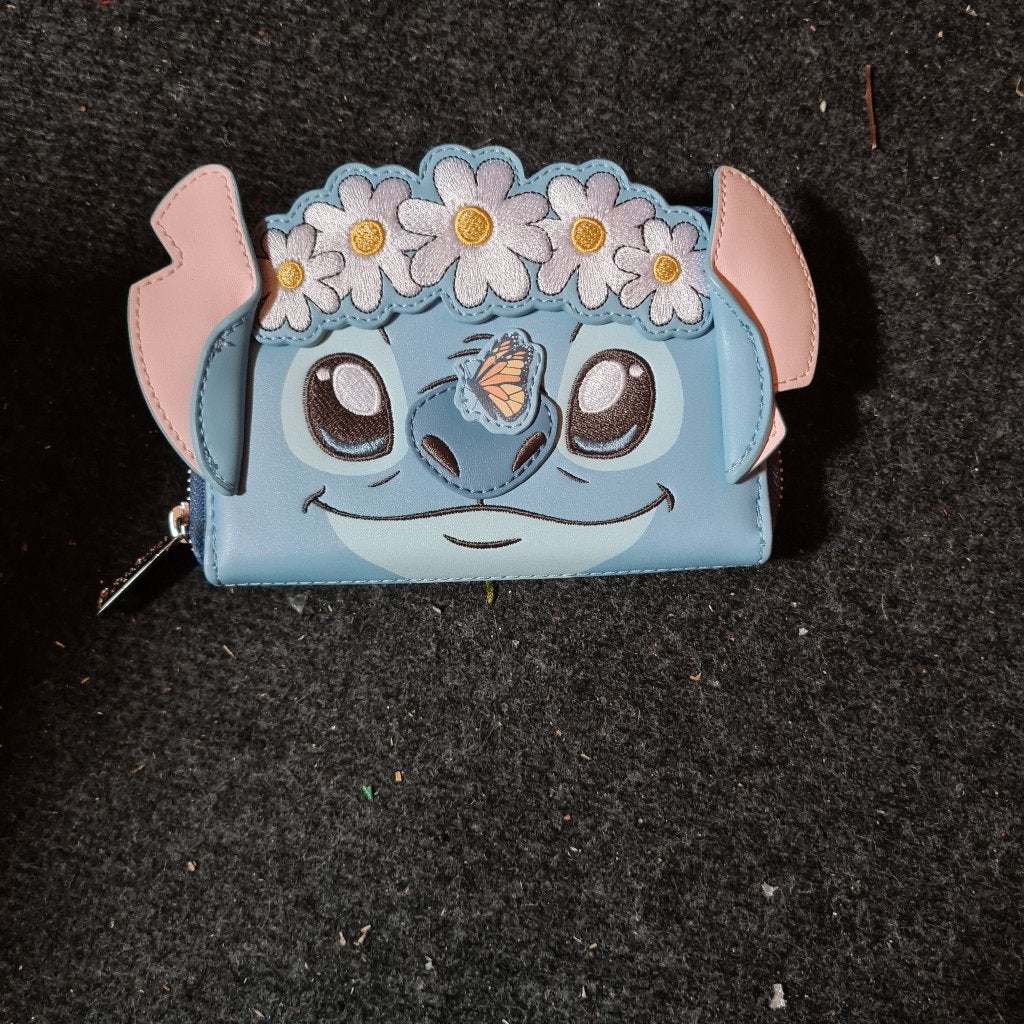Loungefly stitch Springtime Daisy Cosplay Zip Around Wall, Verzamelen, Disney, Ophalen of Verzenden, Overige figuren, Nieuw, Overige typen