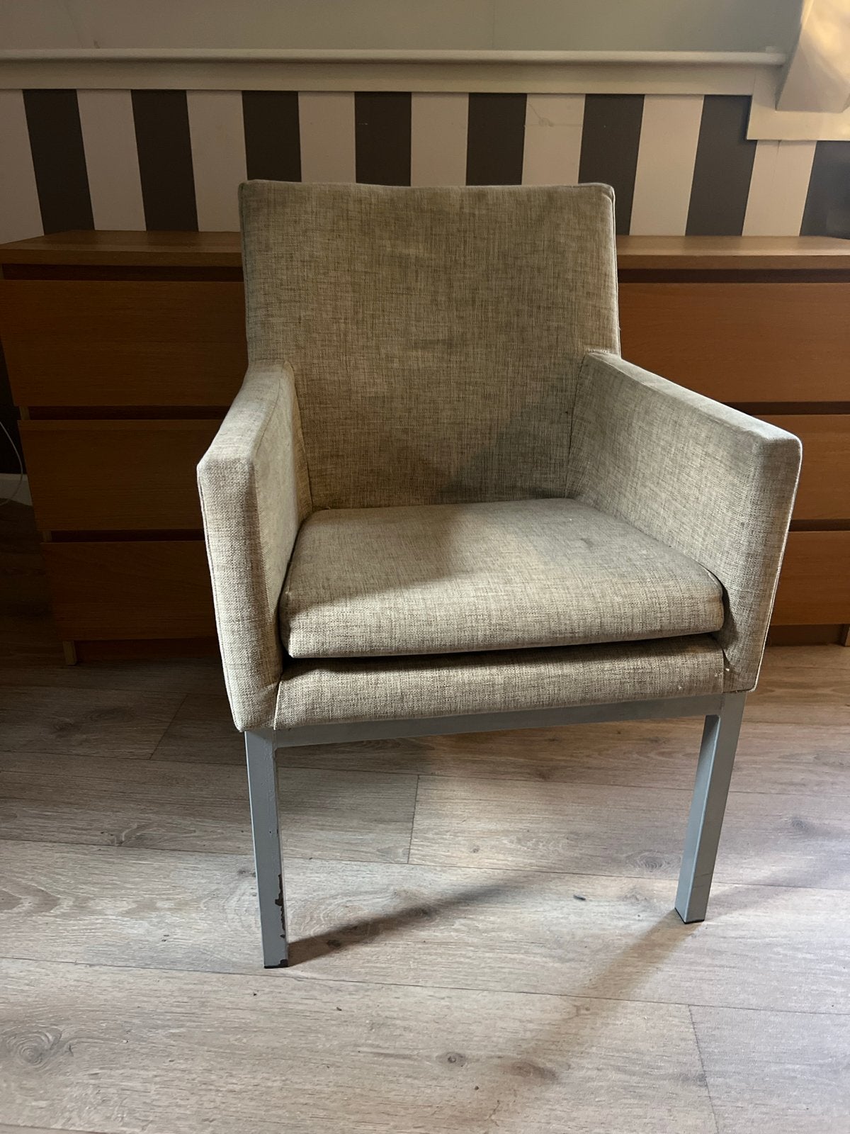 Gratis grijze / beige / creme stoel met armleuningen, Huis en Inrichting, Stoelen, Ophalen, Gebruikt, Eén, Stof